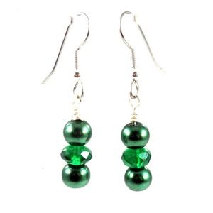 Green Glass Beaded Earrings. 1 Inch  1717